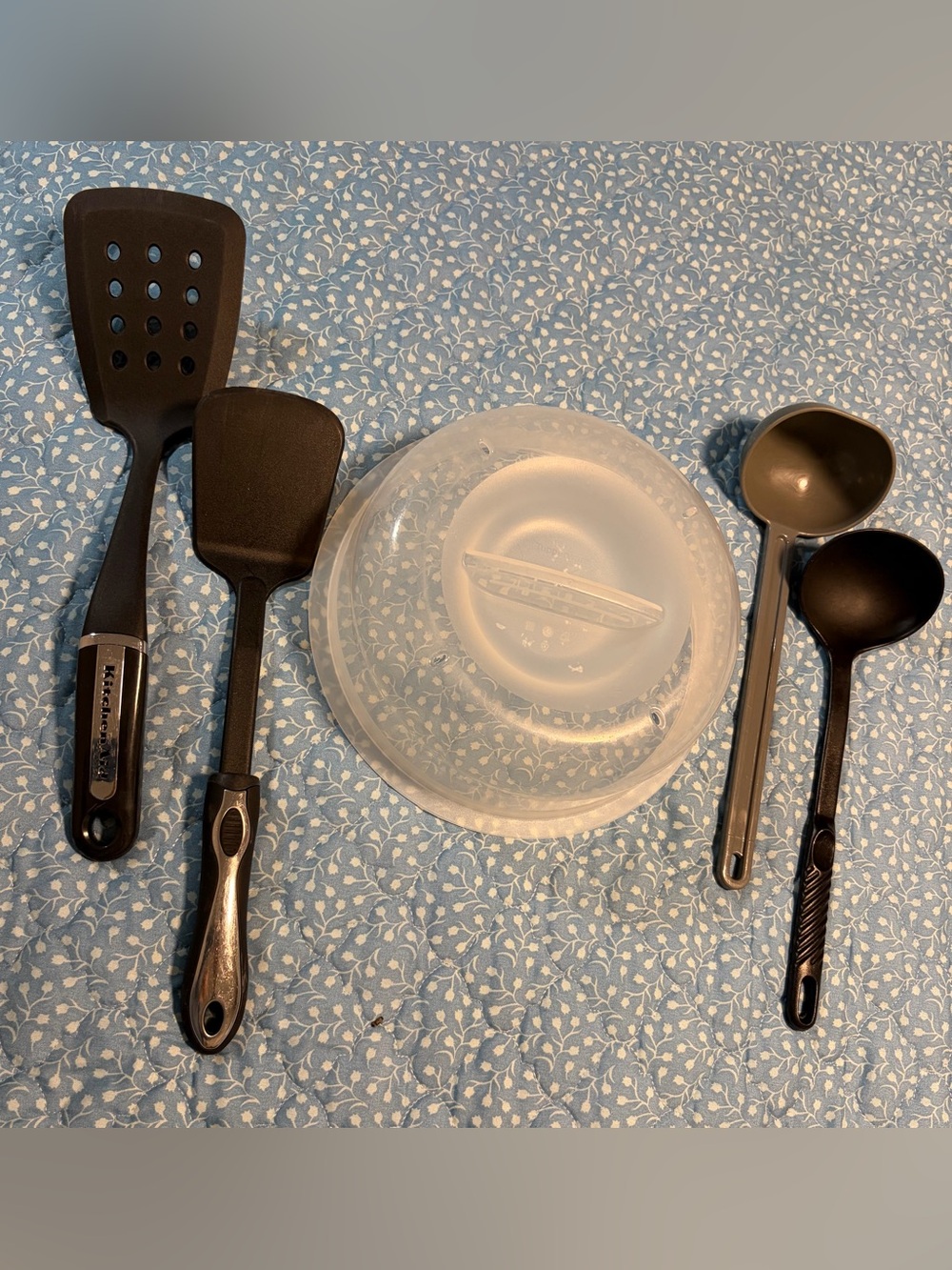 Tupperware Microwave Cover & 4 kitchen utensils.